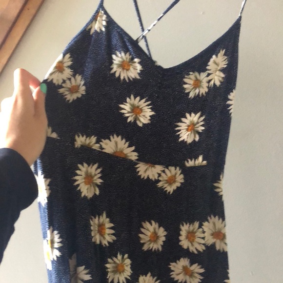 URBAN OUTFITTERS daisy dress - Picture 3 of 5